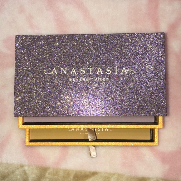Stunning Brand New ABH Palette Vault - Picture 3 of 8